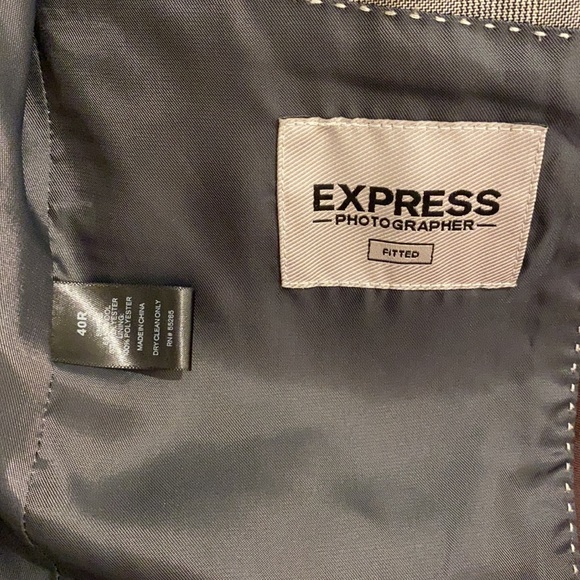 Express Photographer Fitted Suit - Picture 2 of 2